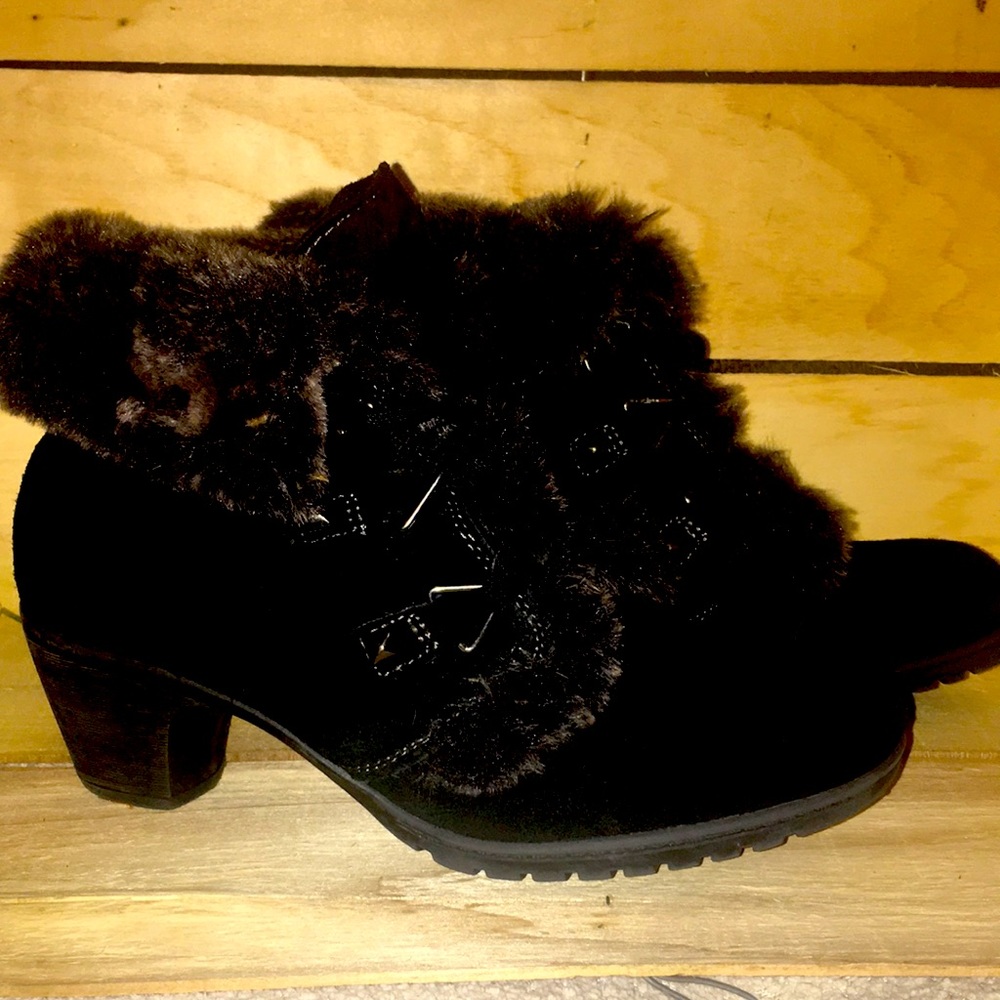Dress boots with fur